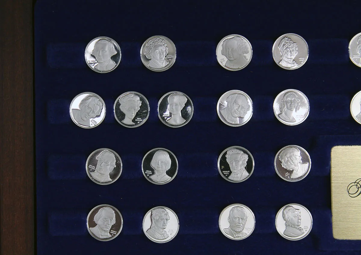 1977 STERLING SILVER FRANKLIN MINT PRESIDENTS FIRST LADIES 80 COIN SET WITH WOODEN PRESENTATION DISPLAY