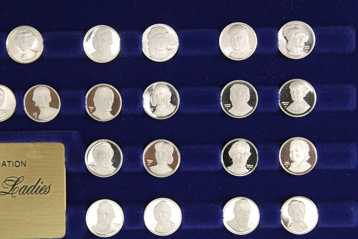 1977 STERLING SILVER FRANKLIN MINT PRESIDENTS FIRST LADIES 80 COIN SET WITH WOODEN PRESENTATION DISPLAY