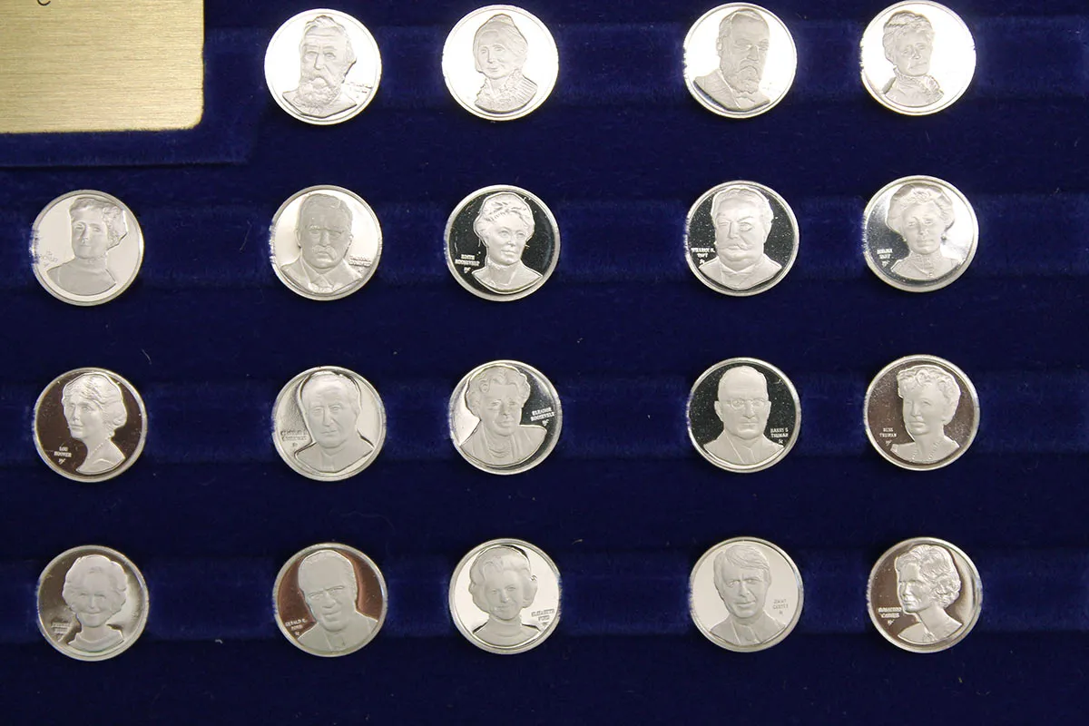 1977 STERLING SILVER FRANKLIN MINT PRESIDENTS FIRST LADIES 80 COIN SET WITH WOODEN PRESENTATION DISPLAY