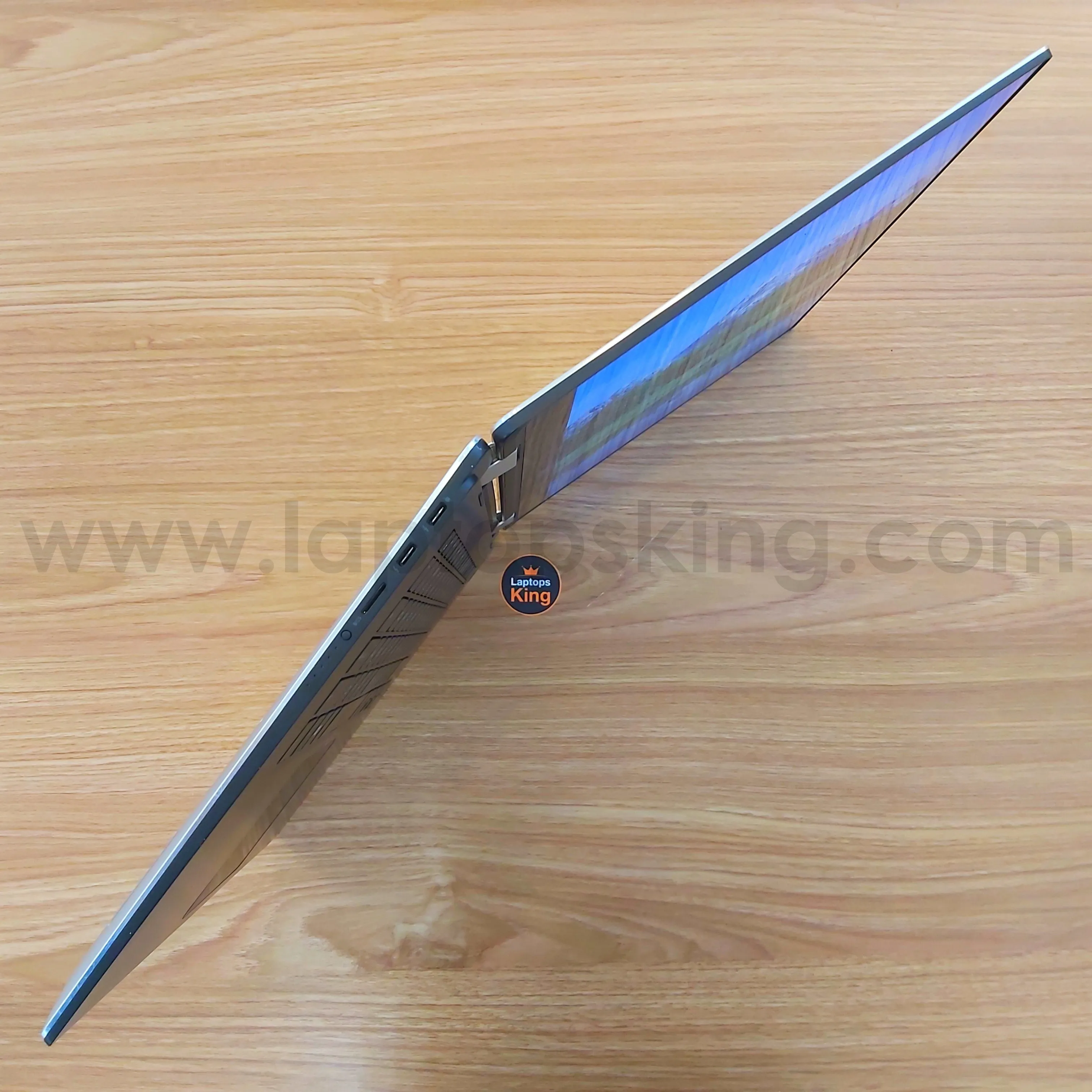 Dell XPS 15 9575 2in1 15.6" i7-8705G RX Vega 4gb Laptop (Used Very Clean)