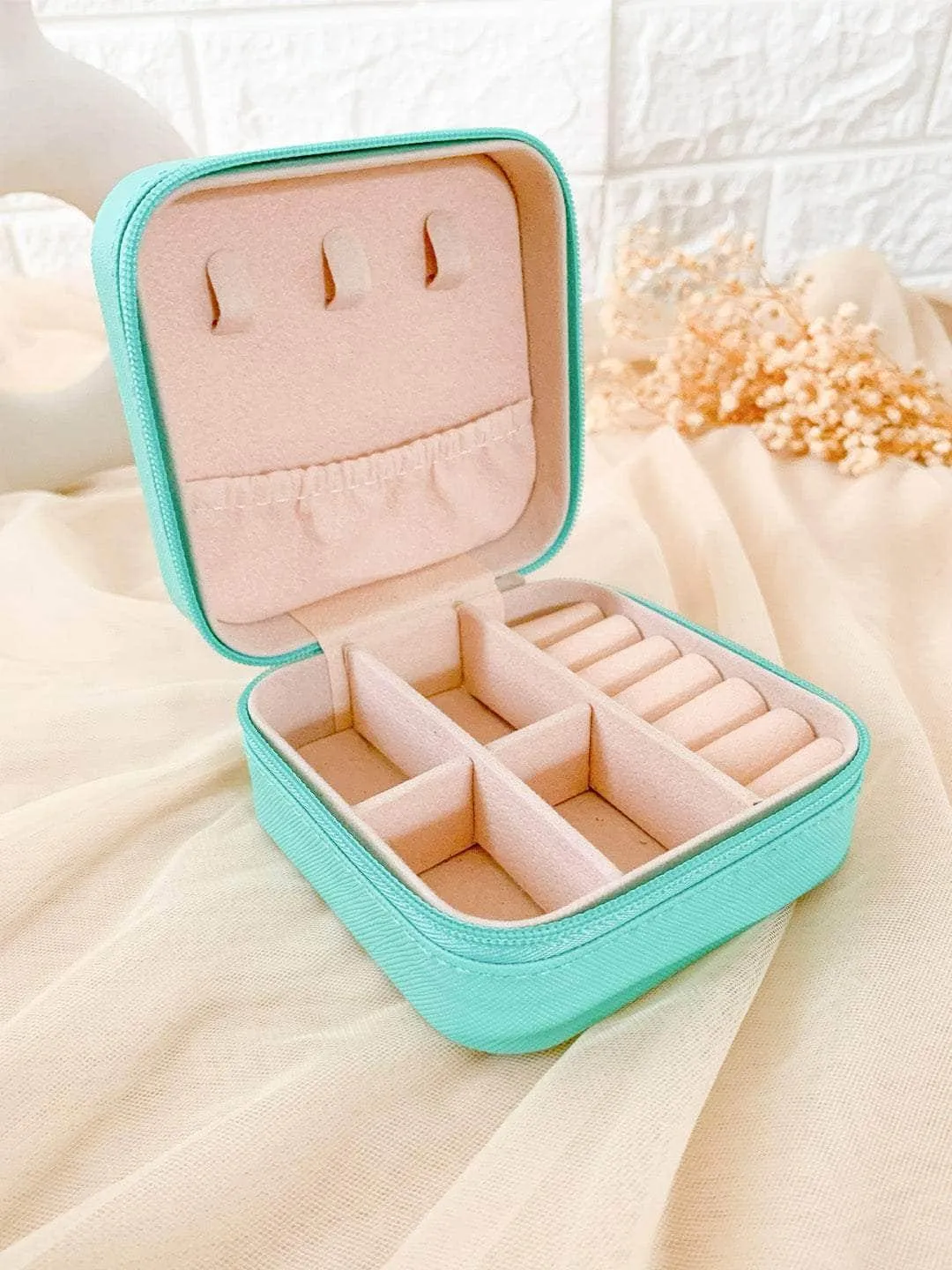 Jewelry Organizer Case For Easy Travelling